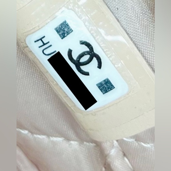 Chanel 24C Medium Curvy Cosmetic Pouch Case Quilted Light Pink Caviar Brand New - Picture 7 of 10